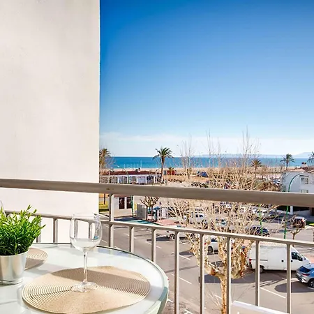 Estudio Moderno Con Terraza Y Vistas Al Mar