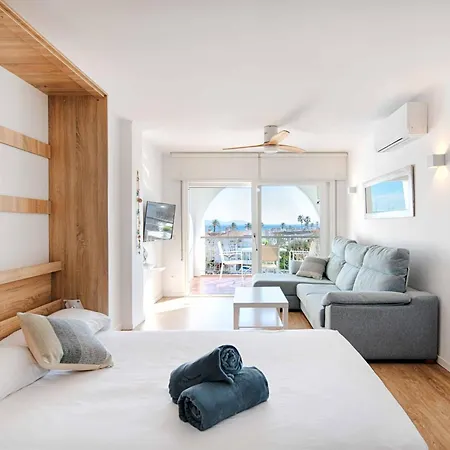 Estudio Moderno Con Terraza Y Vistas Al Mar Apartamento Ampuriabrava